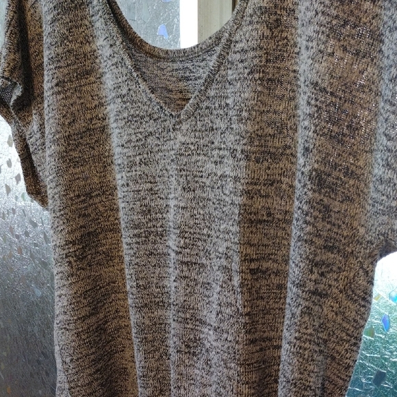 No Boundaries Graphic Tee - Picture 8 of 10